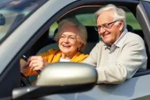 idosos que desejam novo carro